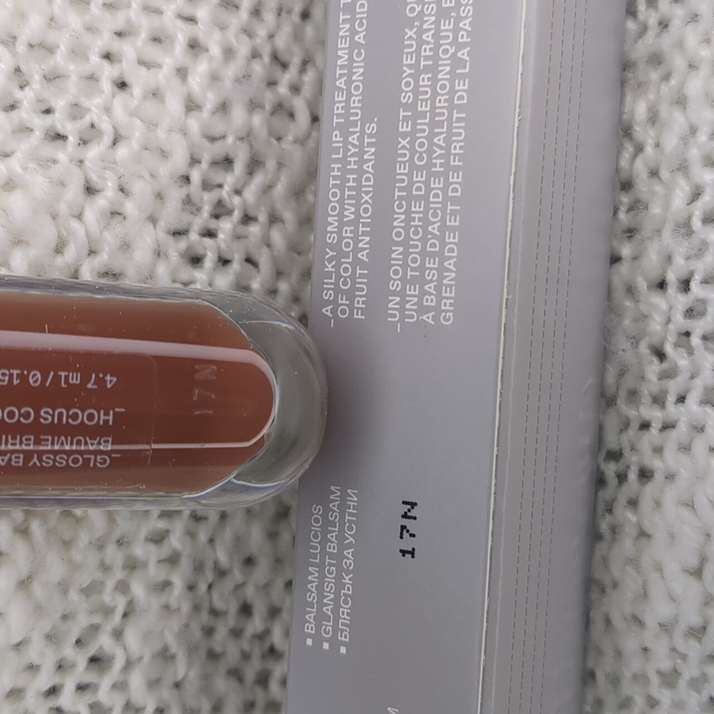 R.E.M. Beauty Hocus Cocoa Essential Drip Glossy Balm, 4.7ml/0.15fl oz - Picture 4 of 11